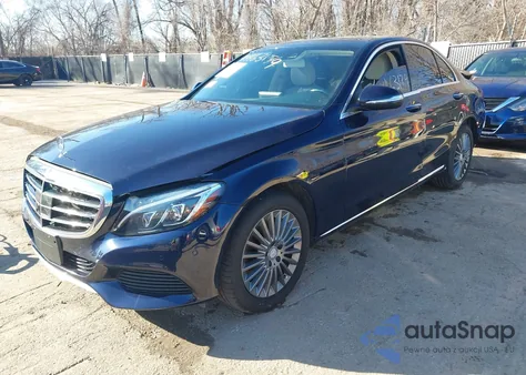2015 Mercedes-Benz C 300 Luxury 4Matic из США, поврежденный, VIN 55SWF4KB8FU015031